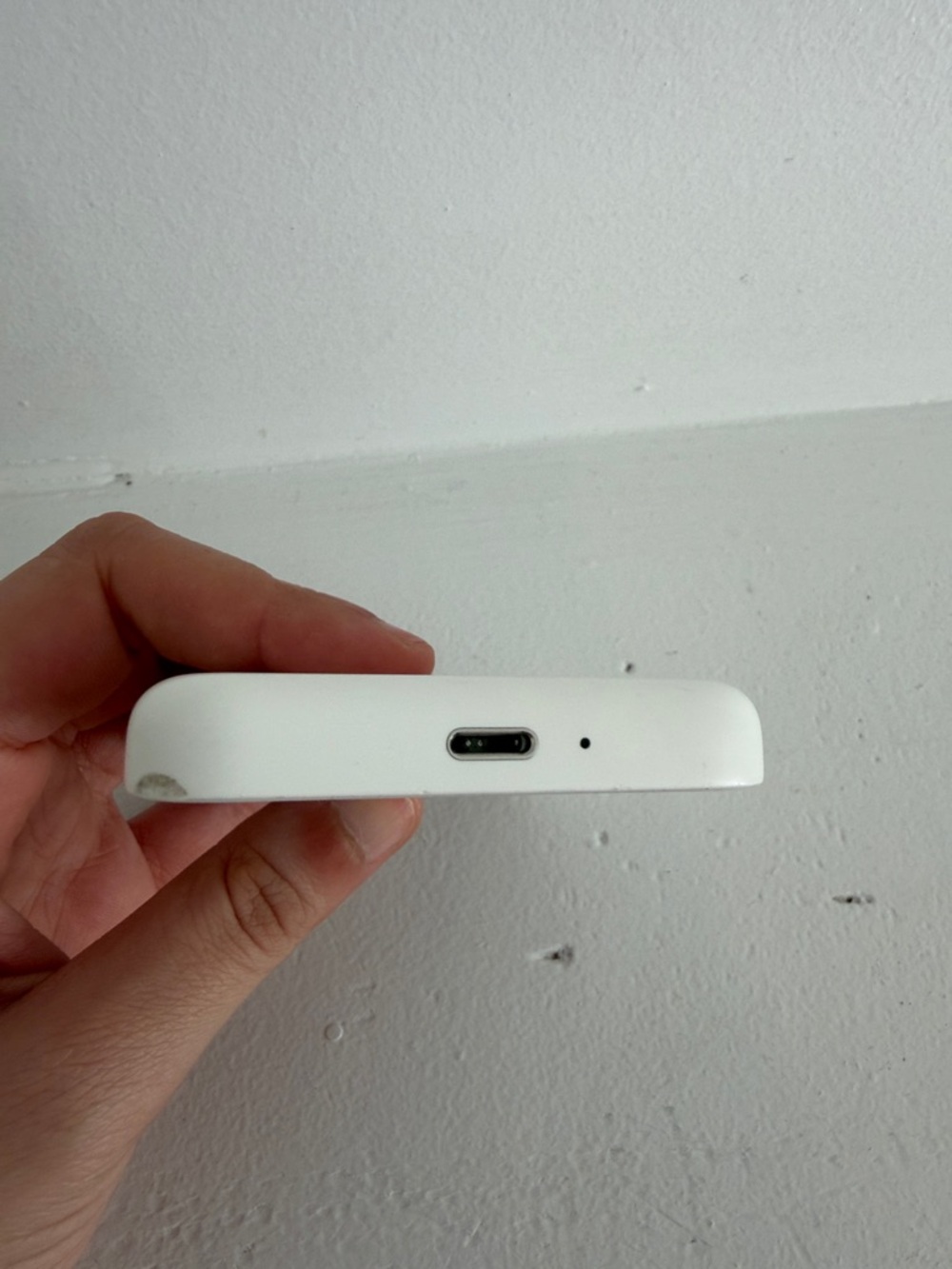 Apple MagSafe Battery Pack - Picture 3 of 3